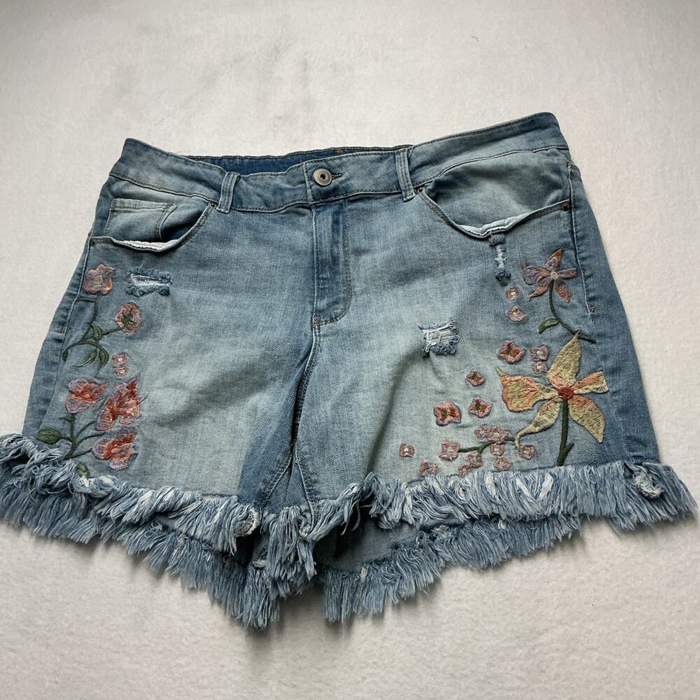 Terra & Sky Womens High Rise Shorts With Embroidery Detail Size 16W, 4132